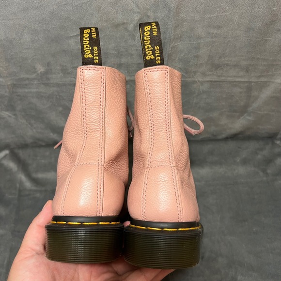 Dr. Martens 1460 Pascal Pink Virginia Leather Pebbled Ankle Boots Womens Size 8 - Picture 2 of 11